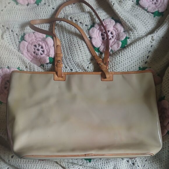 TLC -- Dooney & Bourke light brown patent leather shoulder bag - Picture 5 of 8